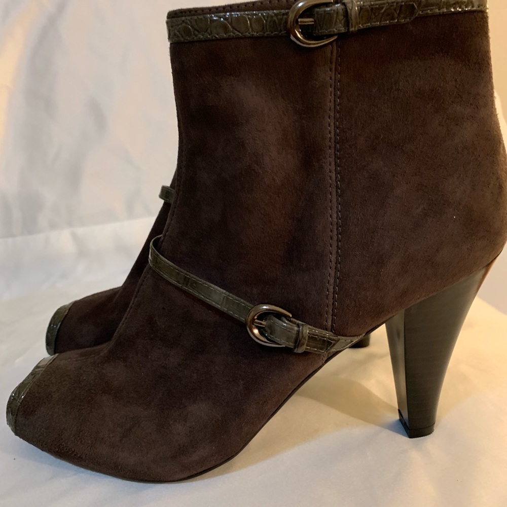 Worthington Peekaboo Charcoal Suede ankle heel